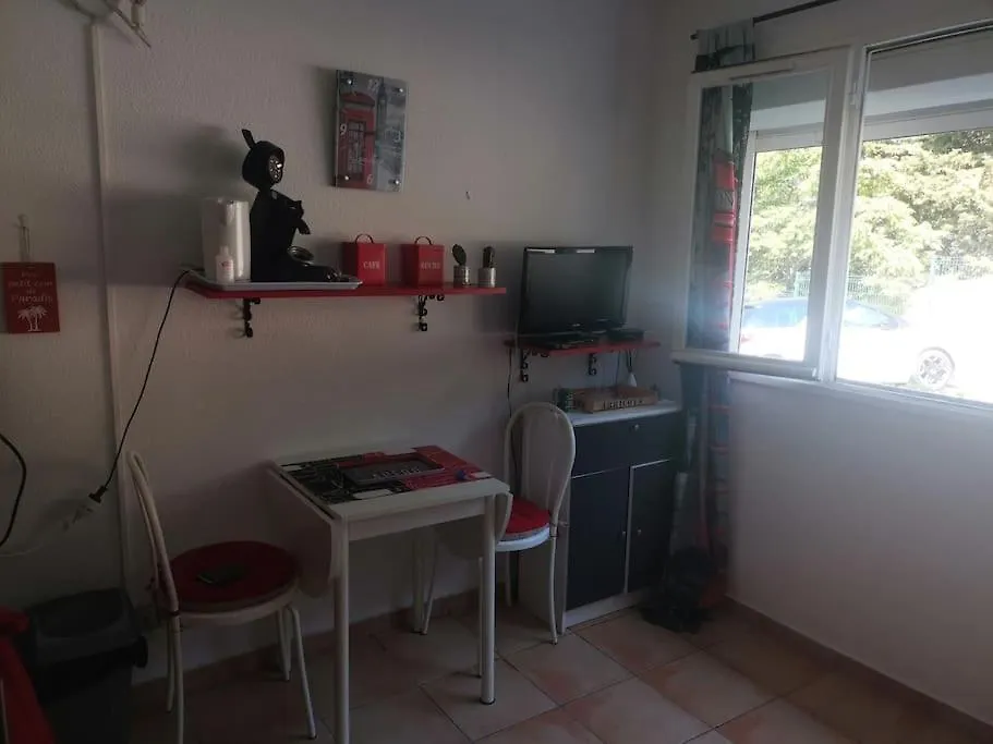 Saint-Mandrier Ou La Presqu'Ile De Beaute Apartment France